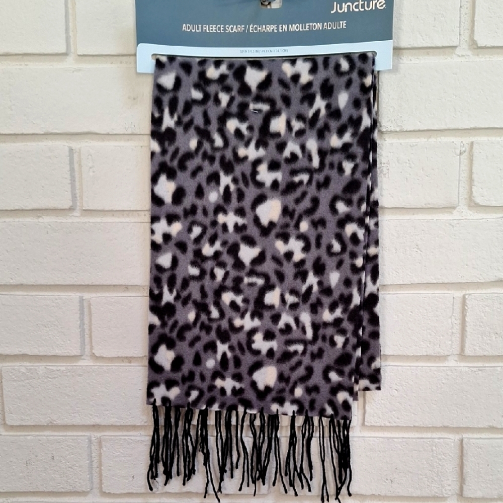 Beaut Leopard Print Warm Fleece Scarf. NWT